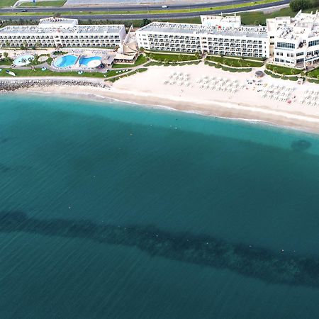 Radisson Blu Resort, Fujairah Exterior foto Aerial view of the hotel