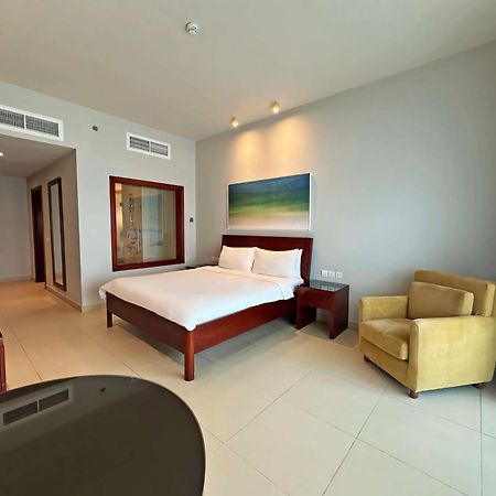 Radisson Blu Resort, Fujairah Exterior foto A bedroom at the hotel