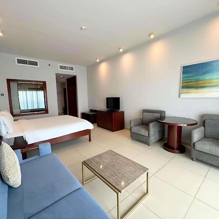 Radisson Blu Resort, Fujairah Exterior foto A room at the hotel