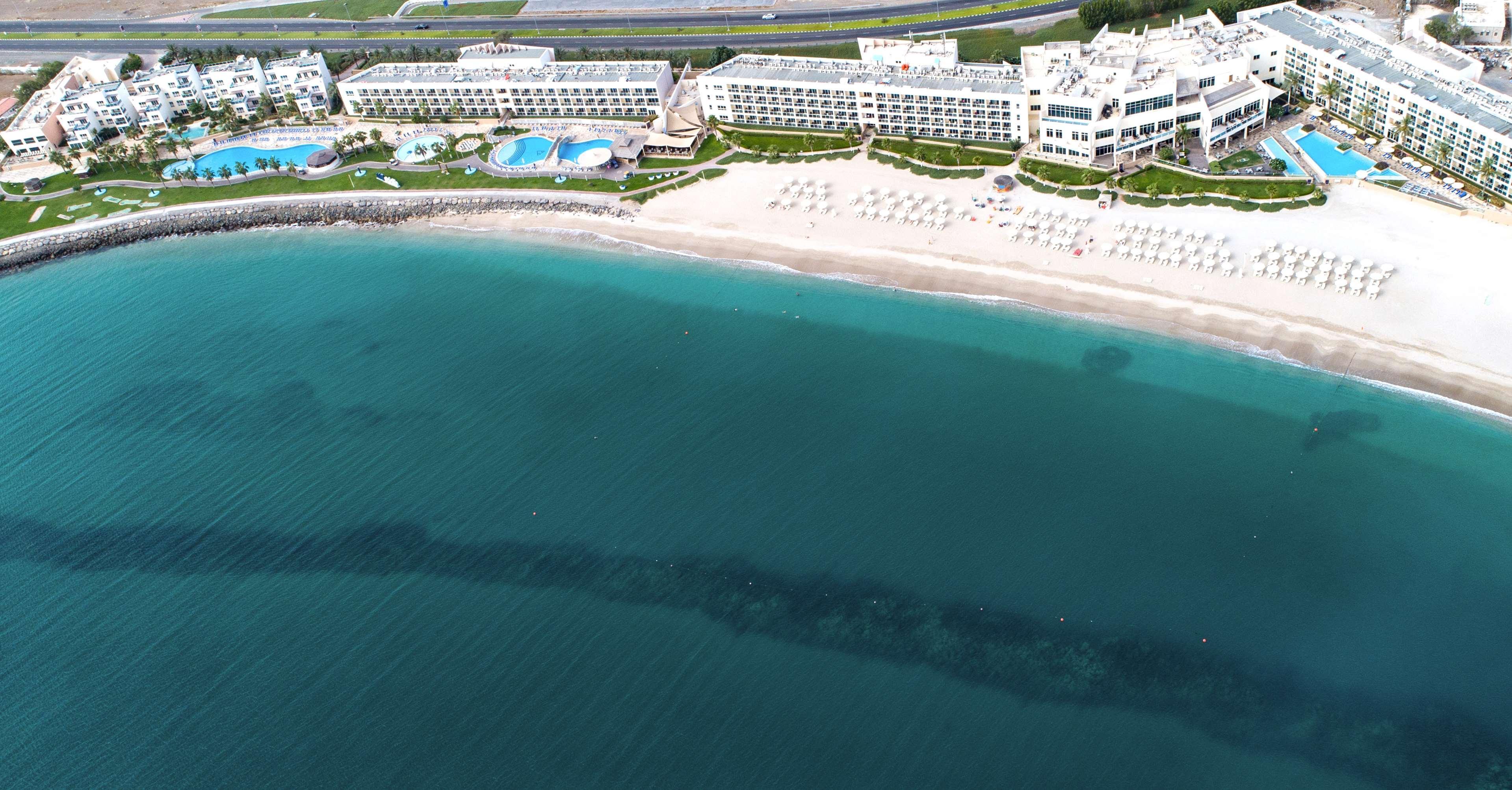 Radisson Blu Resort, Fujairah Exterior foto Aerial view of the hotel