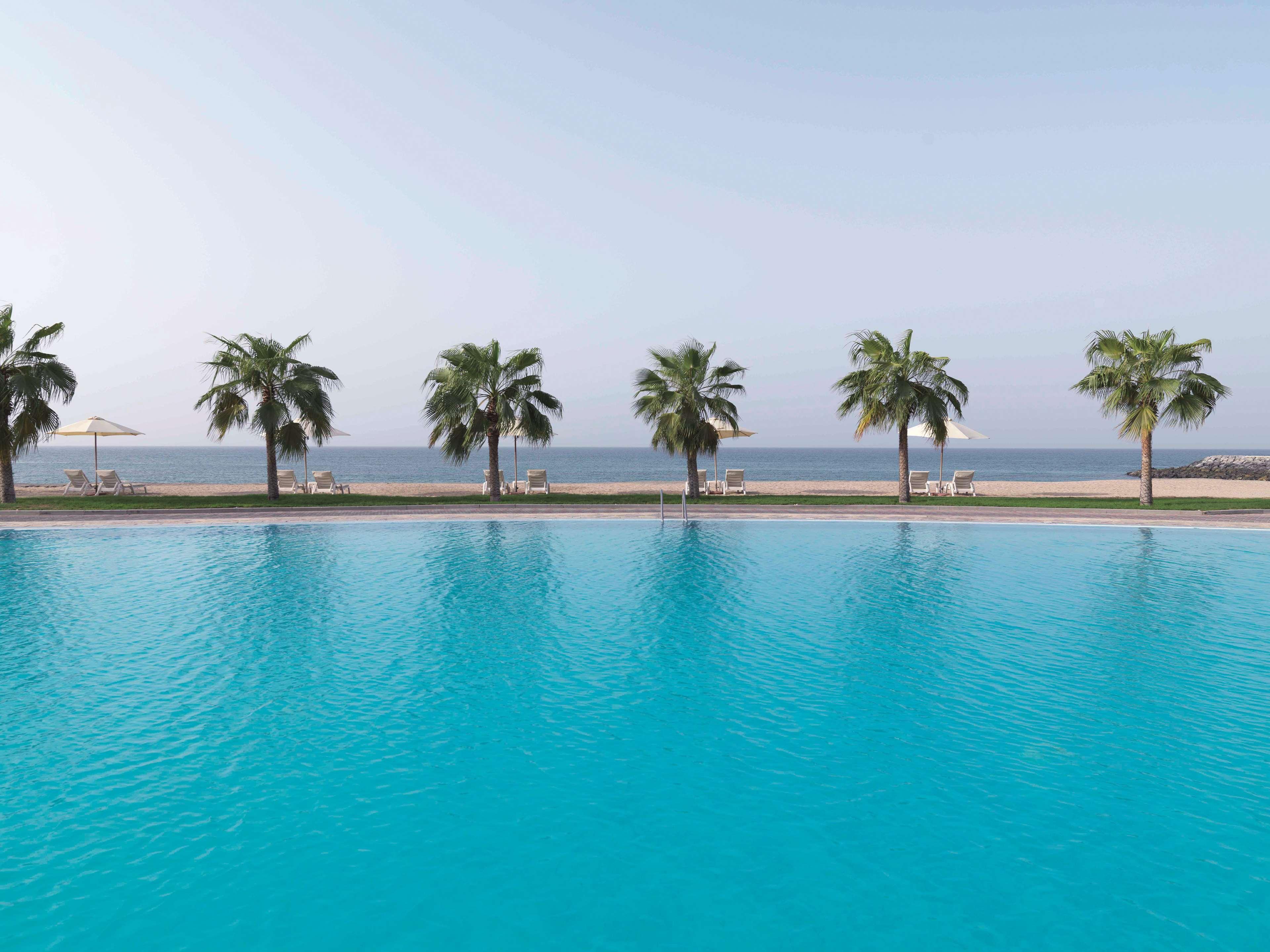 Radisson Blu Resort, Fujairah Exterior foto The pool at the Kempinski Hotel, Muscat
