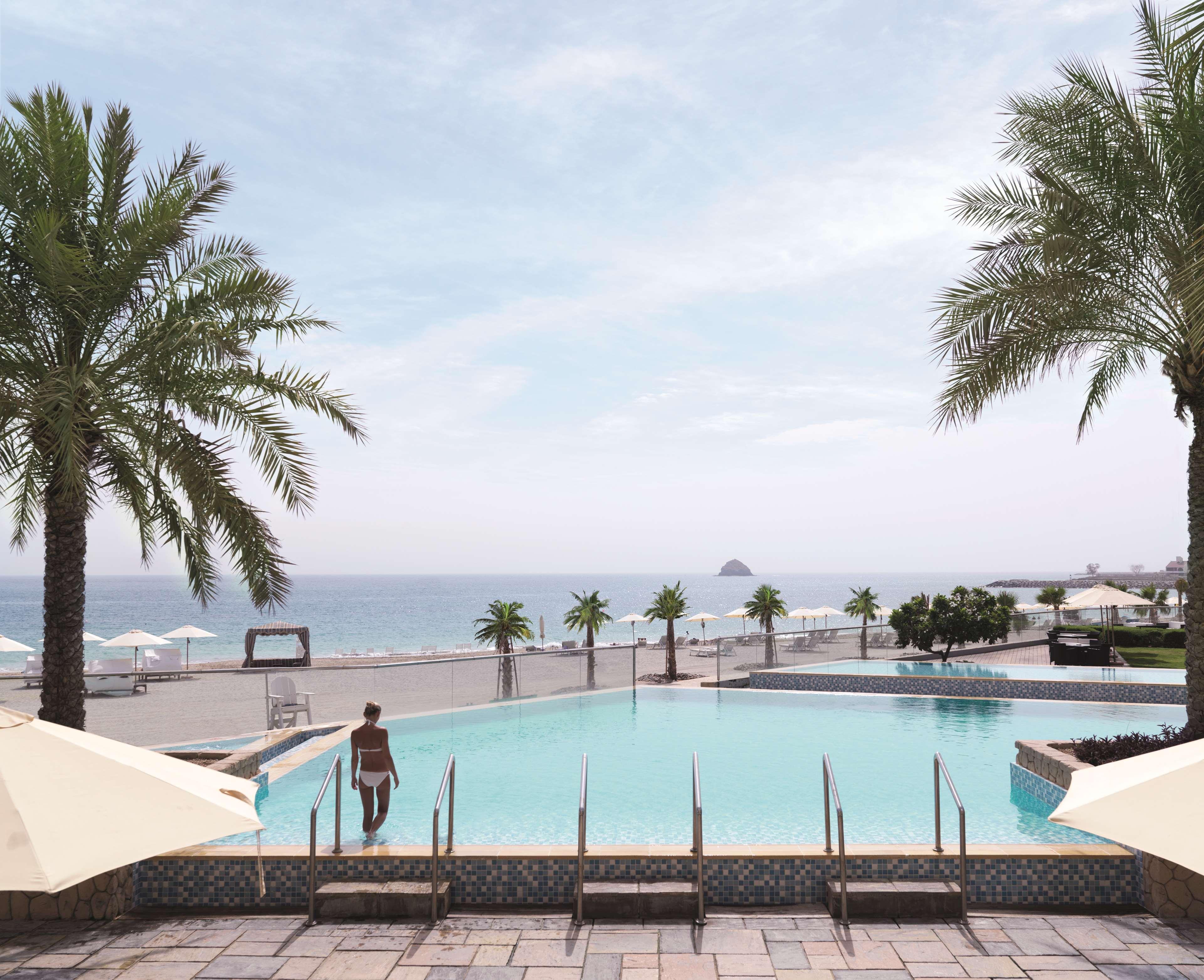 Radisson Blu Resort, Fujairah Exterior foto The pool at the Kempinski Hotel, Muscat