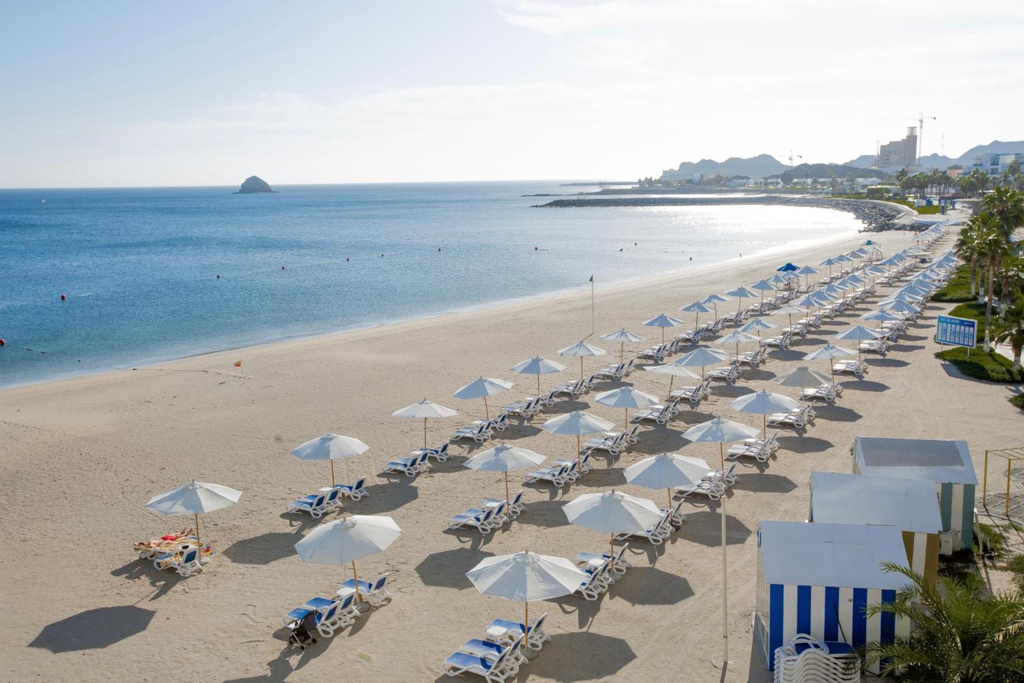 Radisson Blu Resort, Fujairah Exterior foto Playa de la Pineda