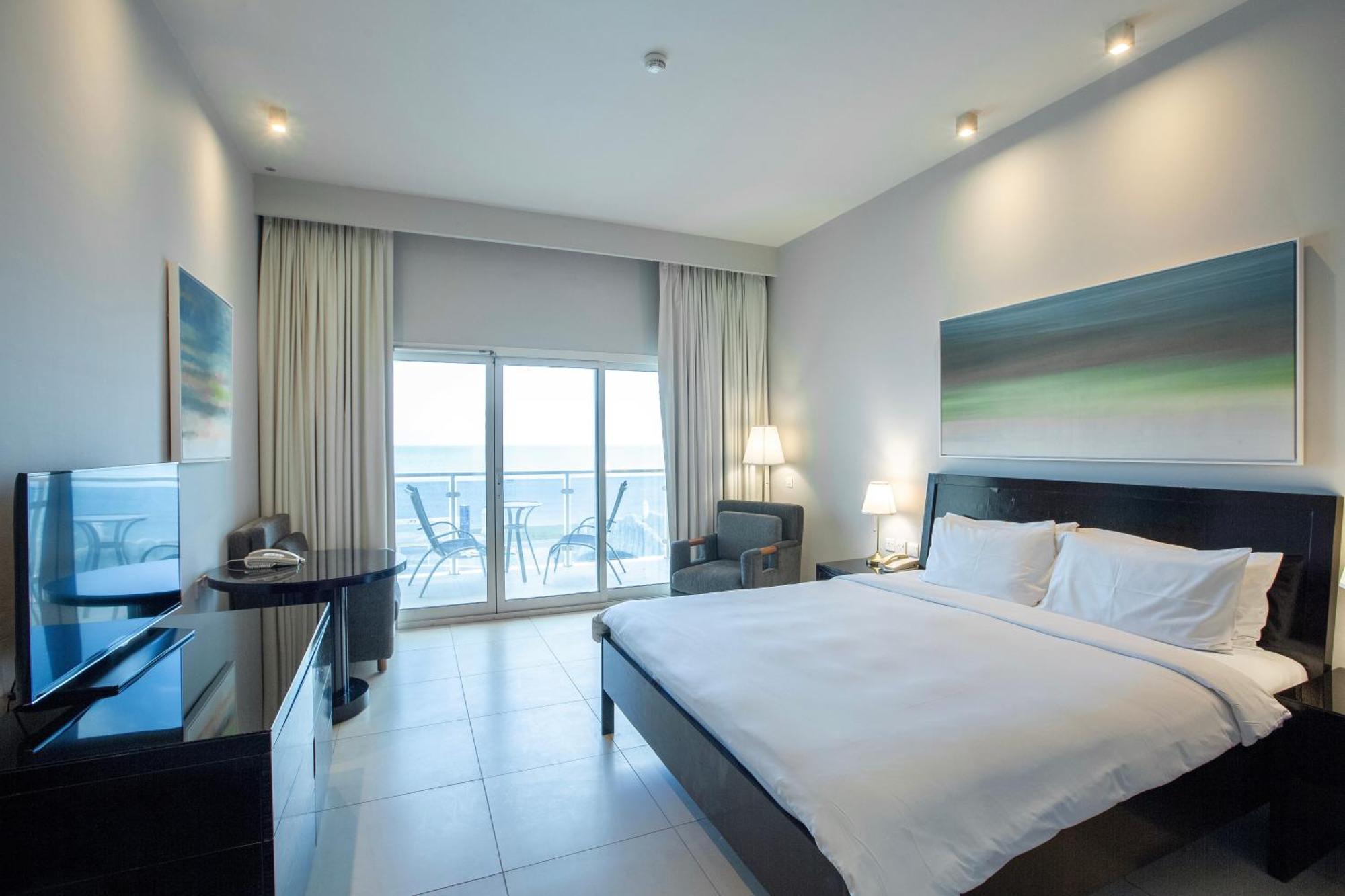 Radisson Blu Resort, Fujairah Exterior foto A room at the hotel