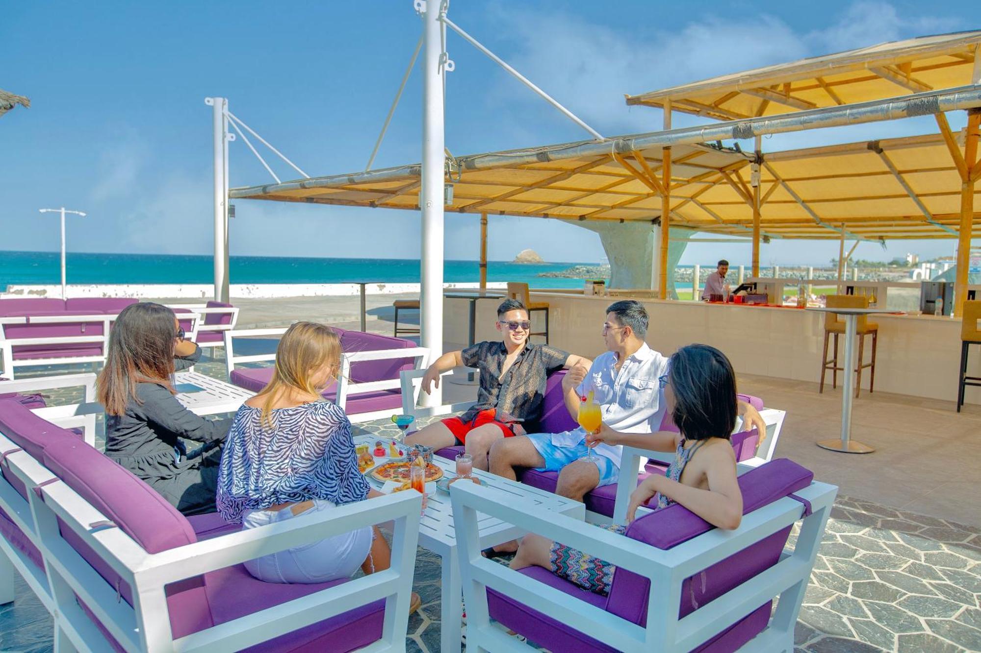 Radisson Blu Resort, Fujairah Exterior foto Skyline Bar