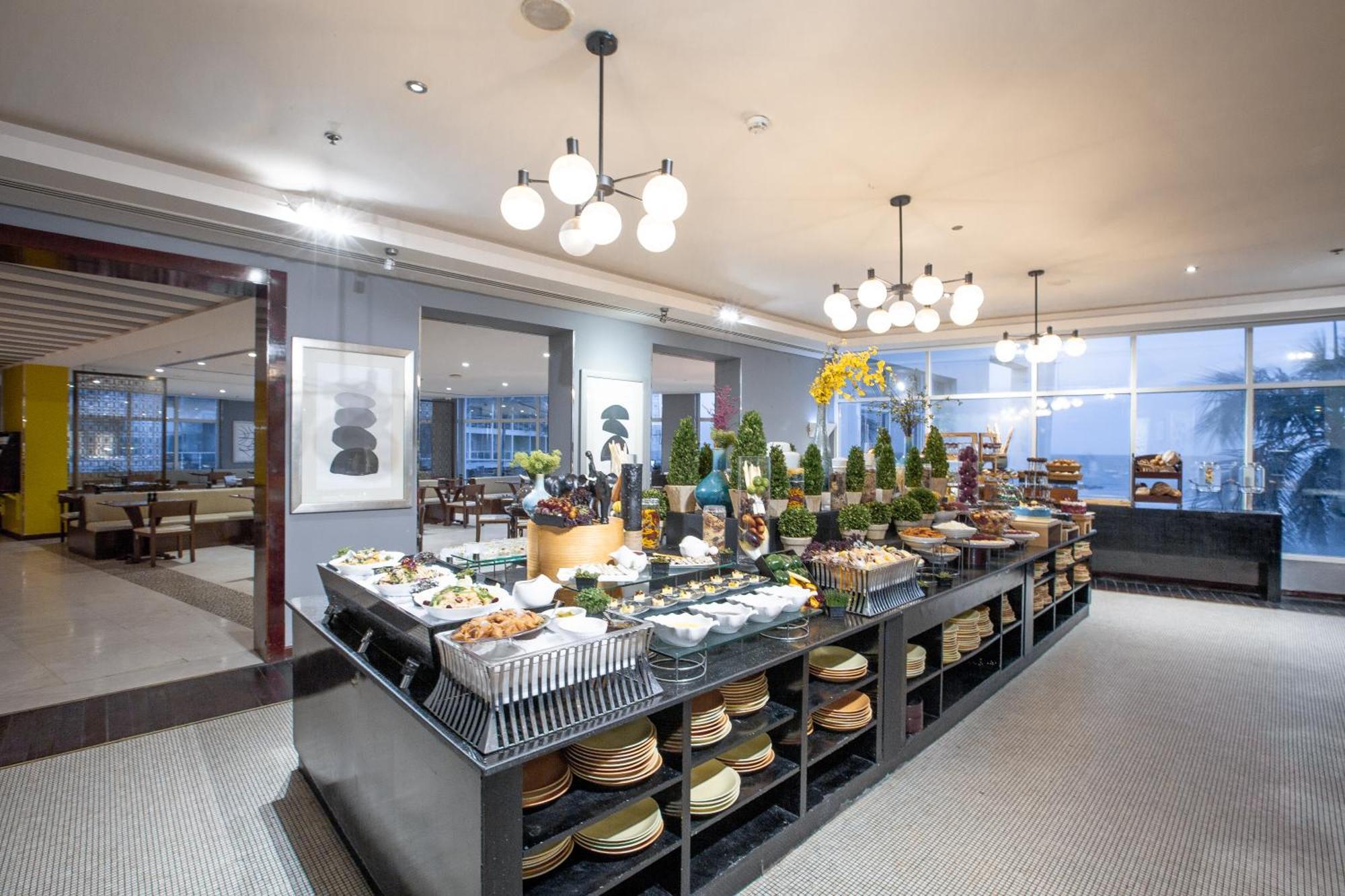 Radisson Blu Resort, Fujairah Exterior foto The lounge at Tan Son Nhat International Airport