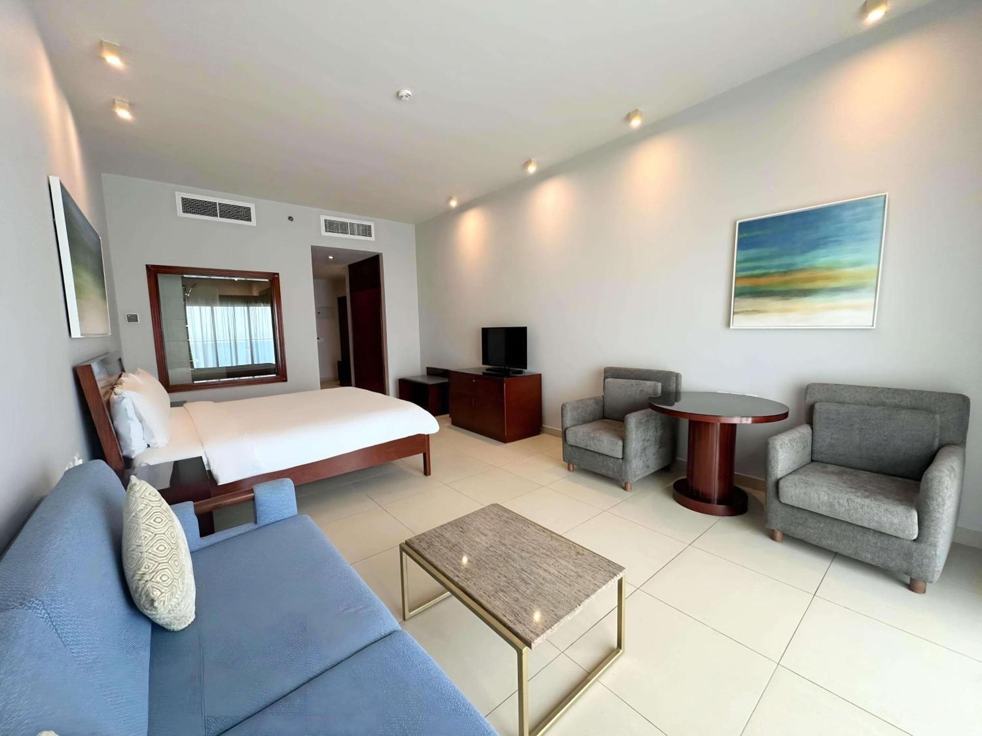 Radisson Blu Resort, Fujairah Exterior foto A room at the hotel