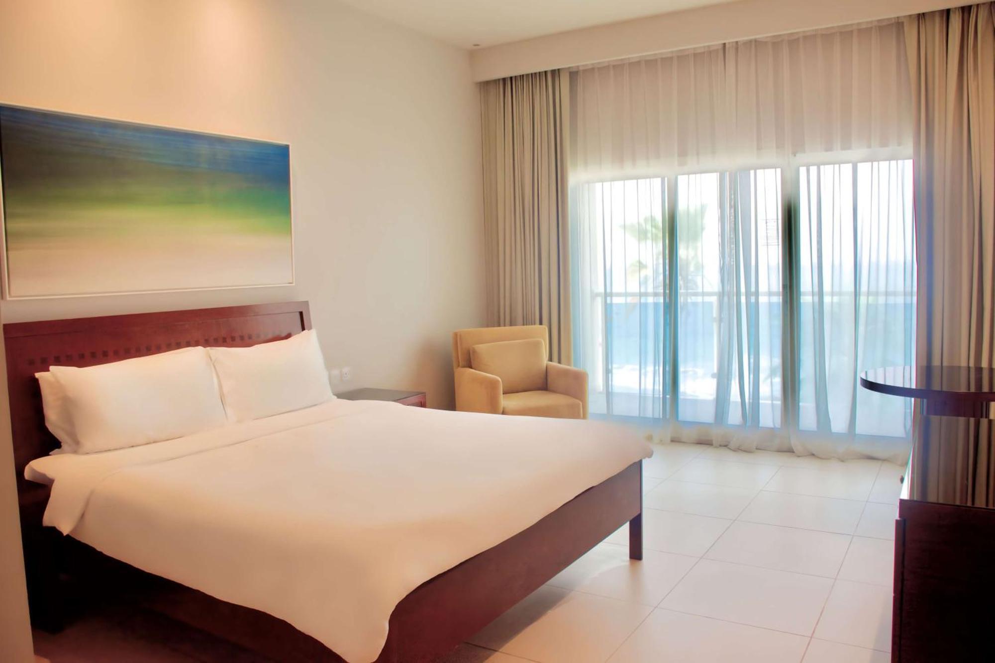 Radisson Blu Resort, Fujairah Exterior foto A bedroom at the hotel